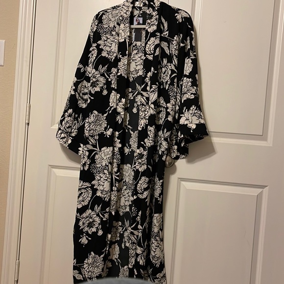 Louella by Ibtihaj Muhammad open front crepe kimono style top. XXL - Picture 1 of 3